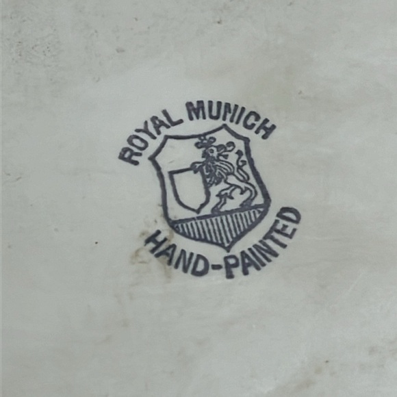 RARE Royal Munich Signed “Guinard” Hand Painted  Floral Cup Platte Tray - Picture 4 of 10